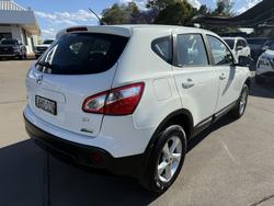 2011 Nissan
Dualis ST