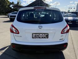 2011 Nissan
Dualis ST