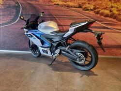 2025 Yamaha YZF-R3 R3 White
