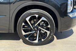 2025 Mitsubishi Outlander PHEV Exceed