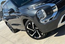 2025 Mitsubishi Outlander PHEV Exceed