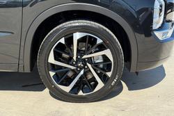 2025 Mitsubishi Outlander PHEV Exceed Tourer