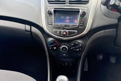 2014 Hyundai Accent Active