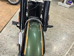 2025 Royal Enfield SUPER METEOR 650 Interstellar Green