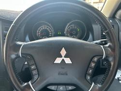 2013 Mitsubishi Pajero VR-X