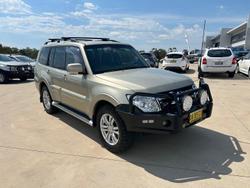 2013 Mitsubishi Pajero VR-X
