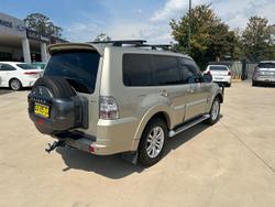 2013 Mitsubishi Pajero VR-X