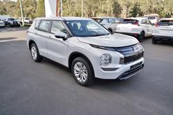 2025 Mitsubishi Outlander ES