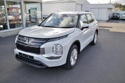 2025 Mitsubishi Outlander ES