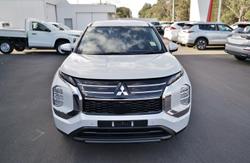 2025 Mitsubishi Outlander ES