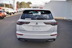 2025 Mitsubishi Outlander ES