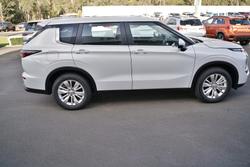 2025 Mitsubishi Outlander ES