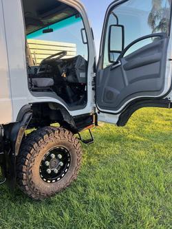 2017 Isuzu Nps NPS 75-155 White