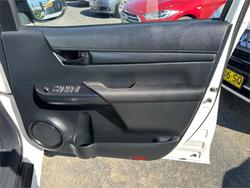 2021 TOYOTA HILUX WORKMATE (4x2)