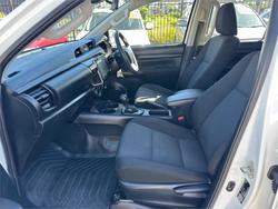 2021 TOYOTA HILUX WORKMATE (4x2)