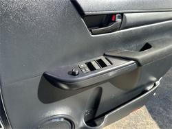 2021 TOYOTA HILUX WORKMATE (4x2)