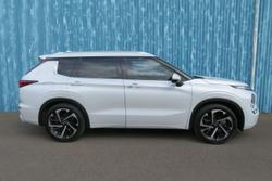 2022 Mitsubishi Outlander Exceed