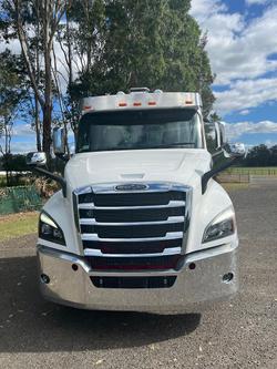 2024 Freightliner Cascadia 126 Tipper White