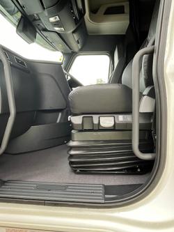 2025 Freightliner Cascadia 126 White