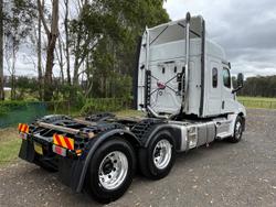 2025 Freightliner Cascadia 126 White