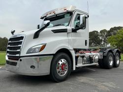2024 Freightliner Cascadia 126 Tipper White