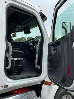 2024 Freightliner Cascadia 126 Tipper White