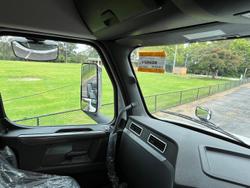 2024 Freightliner Cascadia 126 Tipper White