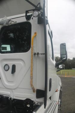 2024 Freightliner Cascadia 126 White