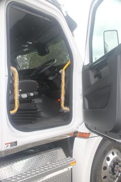 2024 Freightliner Cascadia 126 White