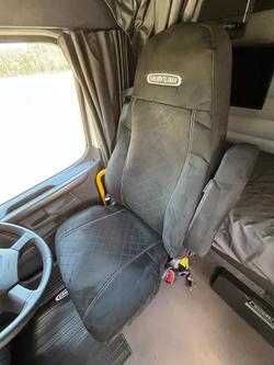 2025 Freightliner Cascadia 126 White