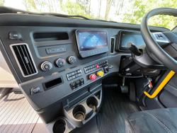 2025 Freightliner Cascadia 126 White