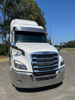 2025 Freightliner Cascadia 126 White