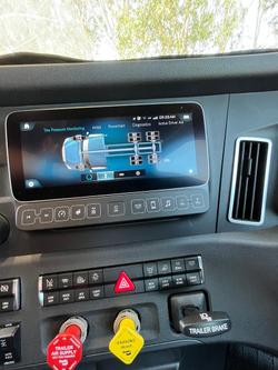 2025 Freightliner Cascadia 126 White