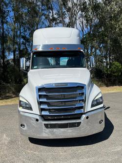 2023 Freightliner Cascadia 126 White
