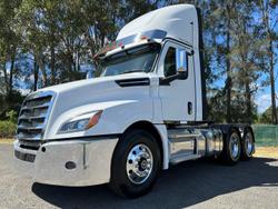 2023 Freightliner Cascadia 126 White