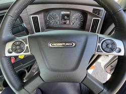 2023 Freightliner Cascadia 126 White