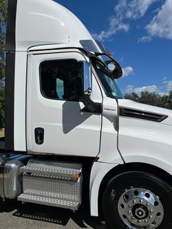 2023 Freightliner Cascadia 126 White