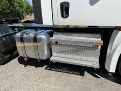 2023 Freightliner Cascadia 126 White