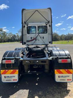 2023 Freightliner Cascadia 126 White