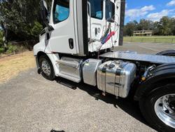 2023 Freightliner Cascadia 126 White