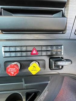 2023 Freightliner Cascadia 126 White