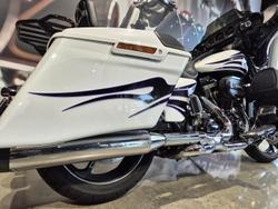 2015 Harley-Davidson CVO Street Glide 110 (FLHXSE) CVO White