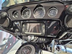 2015 Harley-Davidson CVO Street Glide 110 (FLHXSE) CVO White