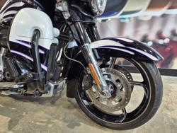 2015 Harley-Davidson CVO Street Glide 110 (FLHXSE) CVO White