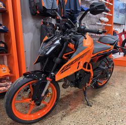 2025 KTM 390 Duke