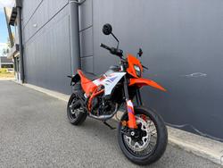 2025 KTM 390 SMC R SMC Orange