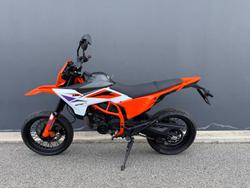 2025 KTM 390 SMC R SMC Orange