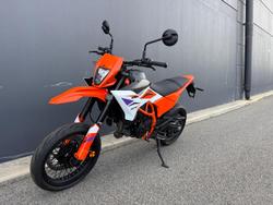 2025 KTM 390 SMC R SMC Orange