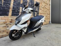 2023 SUZUKI AVENIS 125 SCOOTER WHITE