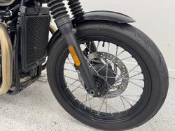 2017 Triumph BONNEVILLE BOBBER BLACK